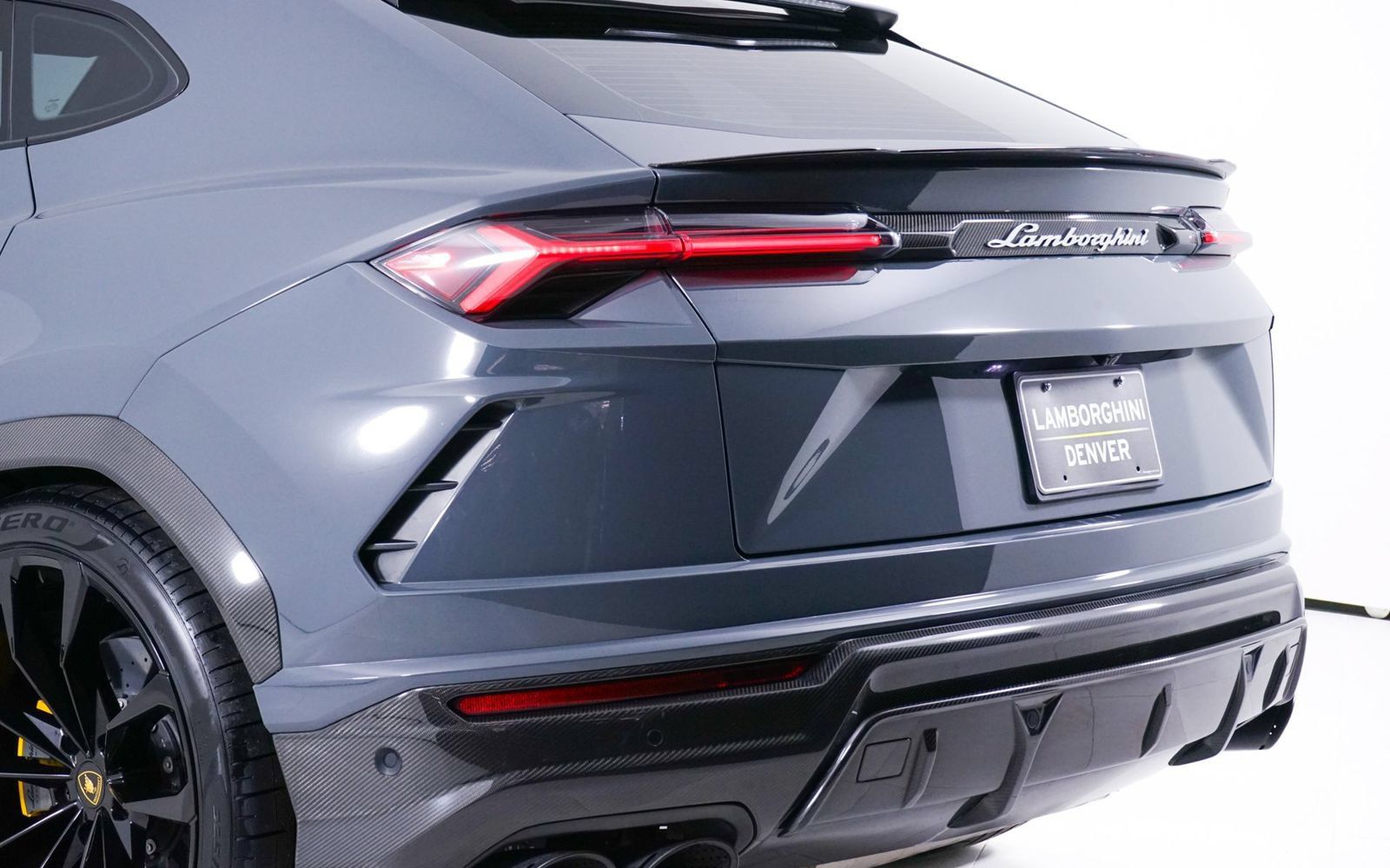 Used 2022 Lamborghini Urus AWD/4WD image 15