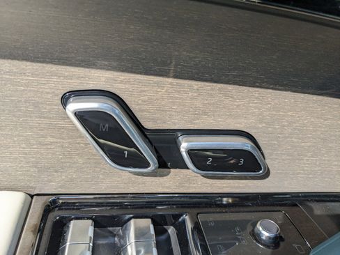 New 2025 Land Rover Range Rover SV image 23