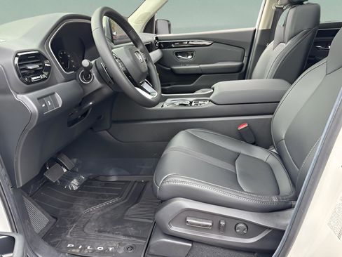 New 2025 Honda Pilot Touring image 17