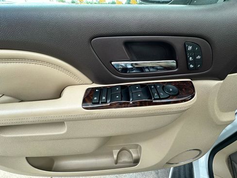 Used 2014 GMC Yukon XL Denali RWD image 9