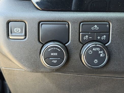 Used 2025 Chevrolet Silverado 1500 LT image 31