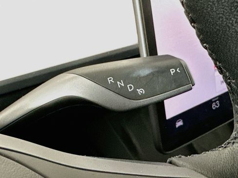 Used 2024 Tesla Model Y Long Range AWD/4WD image 25