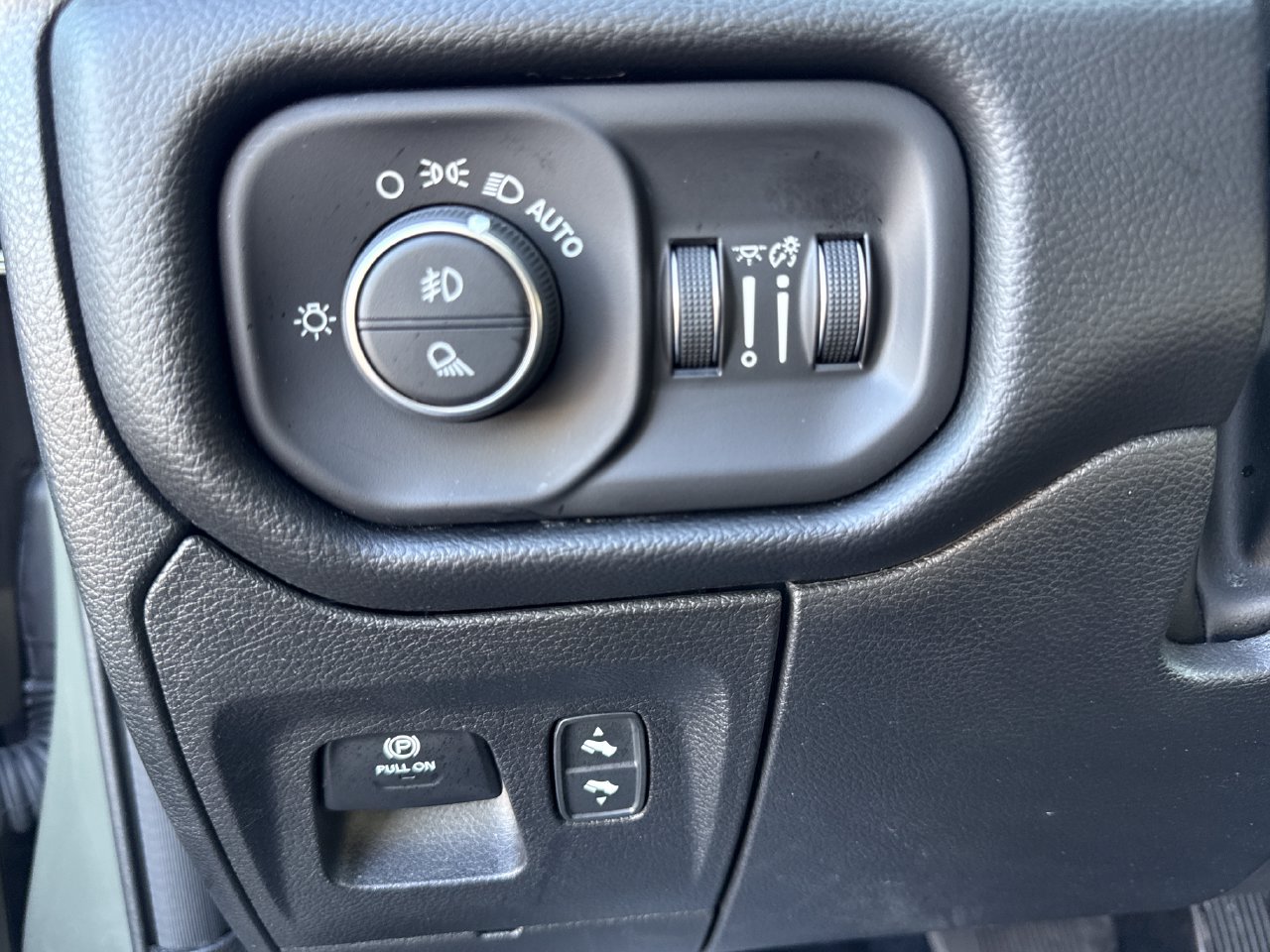 Used 2026 RAM 1500 Laramie AWD/4WD image 17