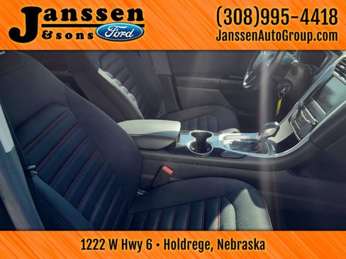 Used 2015 Ford Fusion SE image 7