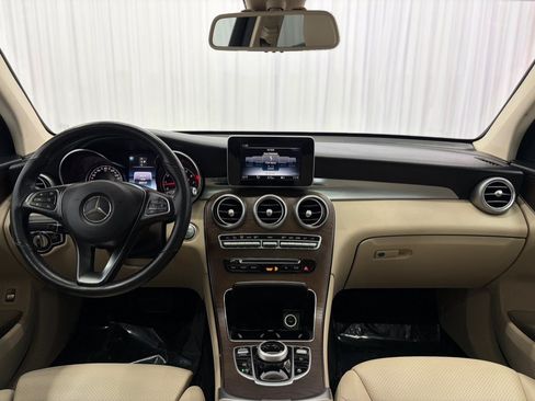 Used 2019 Mercedes-Benz GLC 300 4MATIC image 10