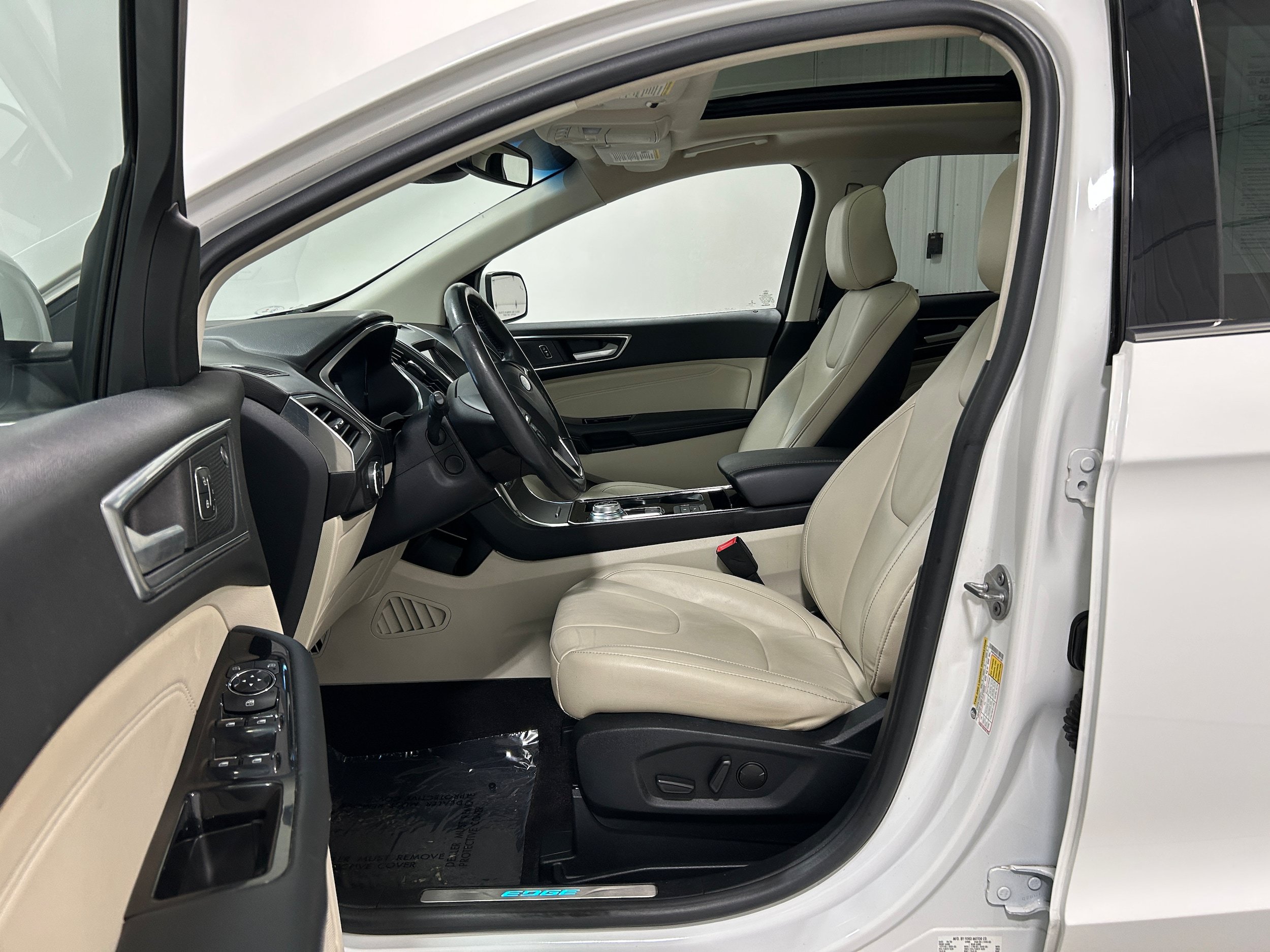 Used 2020 Ford Edge Titanium AWD/4WD image 4