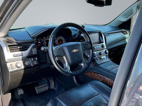 Used 2017 Chevrolet Suburban Premier AWD/4WD image 4