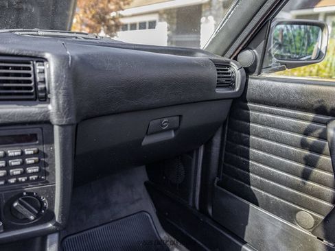 Used 1989 BMW 325i Convertible RWD image 32