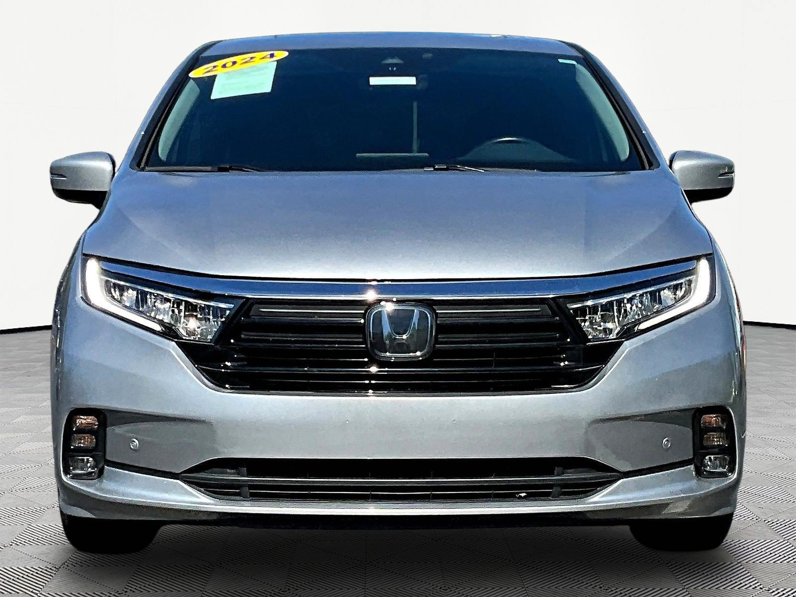 Used 2024 Honda Odyssey Elite image 2
