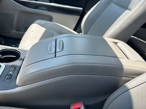Used 2018 Toyota Highlander Limited Platinum FWD image 39