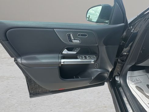 Used 2024 Mercedes-Benz GLB 250 4MATIC image 18