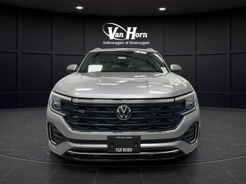 Used 2024 Volkswagen Atlas Cross Sport SEL R-Line AWD/4WD image 2