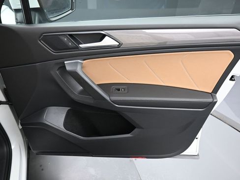 Used 2022 Volkswagen Tiguan SE image 34