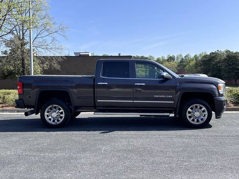 Used 2015 GMC Sierra 2500 Denali w/ Duramax Plus Package AWD/4WD image 4