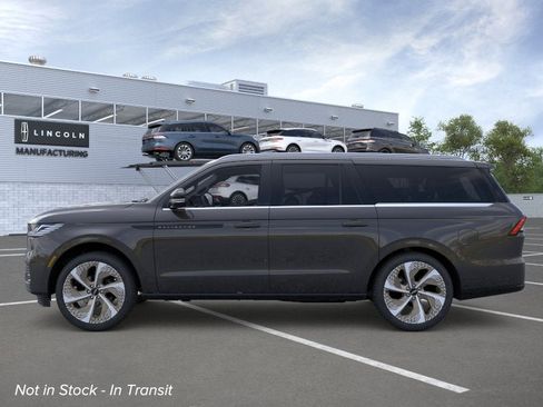 New 2026 Lincoln Navigator L Black Label AWD/4WD image 3