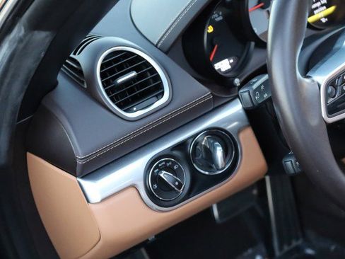 Used 2018 Porsche 718 Boxster S image 28