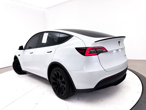 Used 2023 Tesla Model Y AWD image 2
