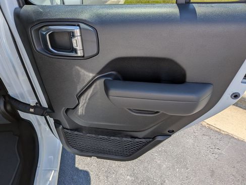 New 2025 Jeep Gladiator Sport image 29