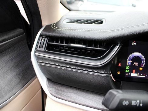 Used 2021 Jeep Grand Cherokee L Limited image 18