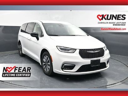 Used 2024 Chrysler Pacifica Limited
