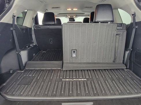 Used 2021 Toyota Highlander XLE image 28