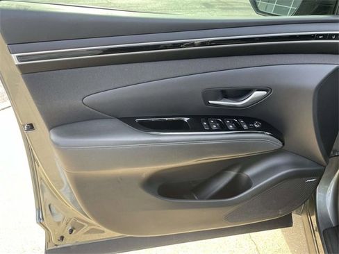 Used 2022 Hyundai Tucson Limited image 11