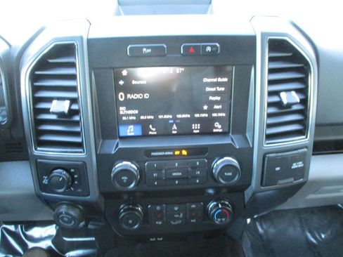 Used 2019 Ford F150 XLT w/ Equipment Group 302A Luxury AWD/4WD image 33
