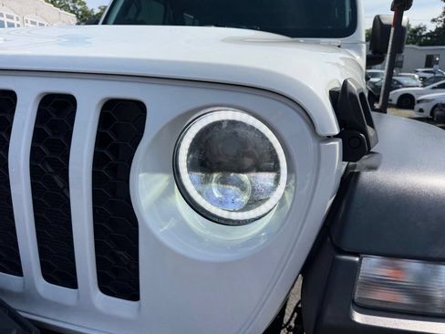 Used 2021 Jeep Gladiator Sport AWD/4WD image 10