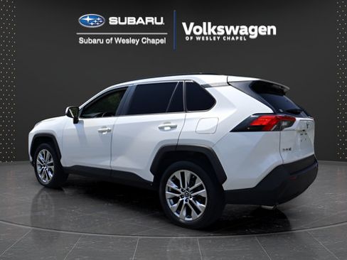 Used 2021 Toyota RAV4 XLE Premium FWD image 6