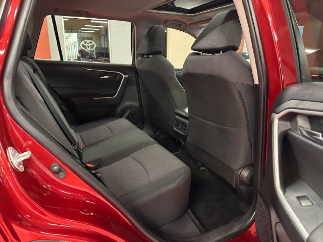 Used 2019 Toyota RAV4 XLE w/ Convenience Package AWD/4WD image 14