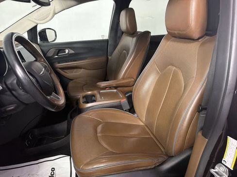 Used 2018 Chrysler Pacifica Limited FWD image 13