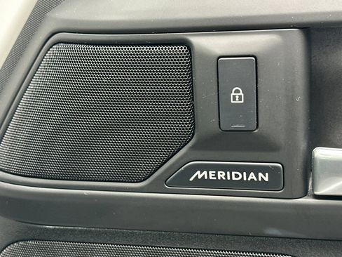 Used 2025 Land Rover Defender 110 S image 16