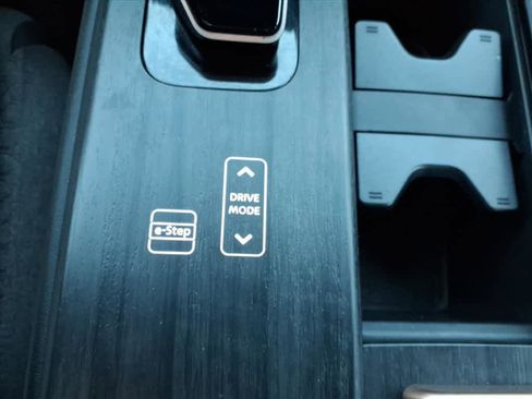 Certified 2023 Nissan Ariya FWD image 25