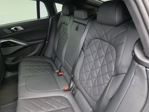 Used 2024 BMW X6 xDrive40i w/ Premium Package image 16