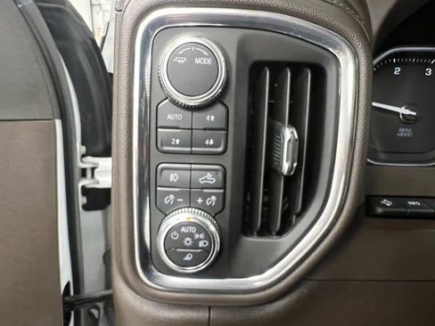 Used 2022 GMC Sierra 3500 Denali w/ Denali Ultimate Package AWD/4WD image 31