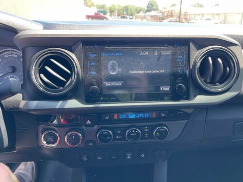 Used 2017 Toyota Tacoma TRD Sport w/ Premium & Technology Package AWD/4WD image 13