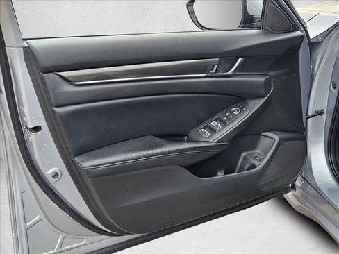 Used 2018 Honda Accord Sport image 10