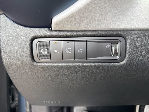 Used 2025 Chevrolet Equinox EV LT FWD image 39