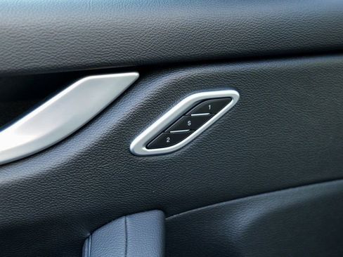 Used 2022 Maserati Levante GT image 17