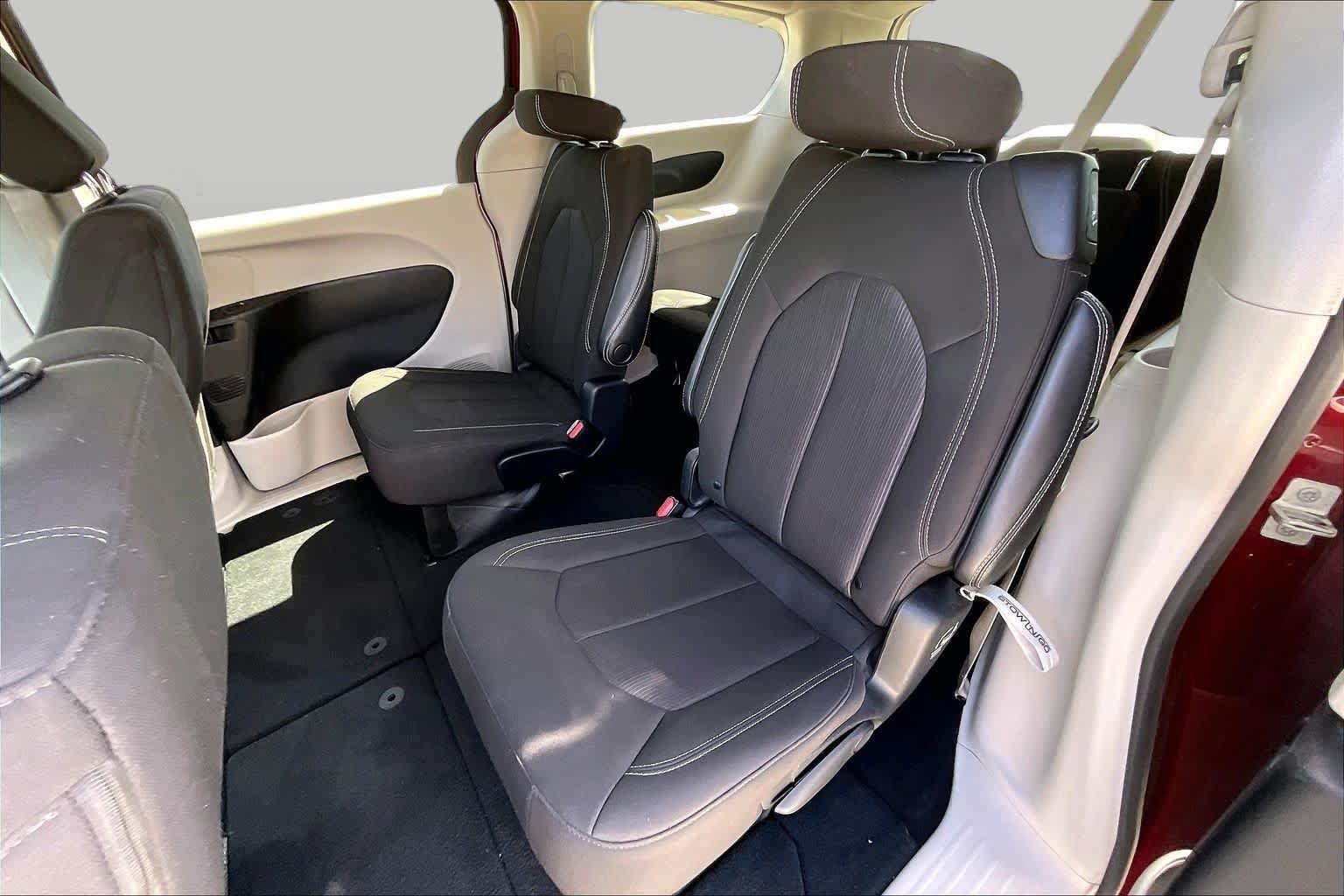 Used 2023 Chrysler Voyager LX FWD image 20