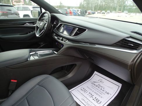 Used 2022 Buick Enclave AWD Essence w/ Sport Touring Edition image 46