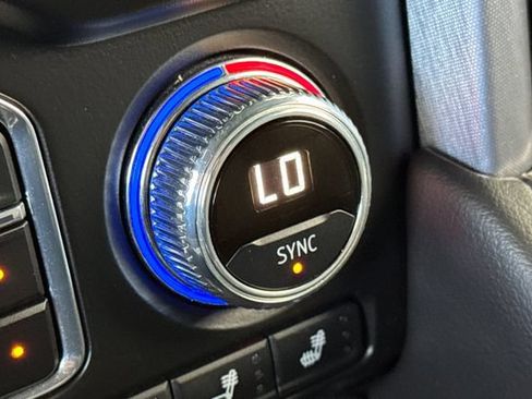 Used 2024 GMC Yukon SLT AWD/4WD image 31