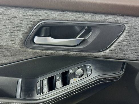 Certified 2023 Nissan Rogue SV image 15