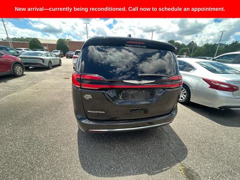 Used 2022 Chrysler Pacifica Touring-L FWD image 8