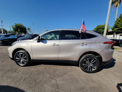 Used 2021 Toyota Venza LE image 7