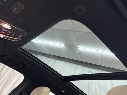 Used 2023 Jeep Grand Cherokee Limited image 19