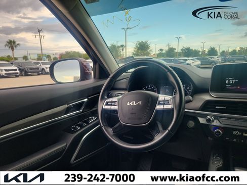 Certified 2022 Kia Telluride EX w/ EX Premium Package FWD image 20