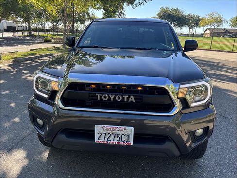 Used 2012 Toyota Tacoma 4x4 Double Cab w/ TRD Off-Road Pkg image 4