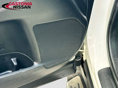 Used 2019 Toyota Highlander XLE FWD image 25