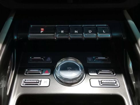 Certified 2024 Lincoln Nautilus Premier AWD/4WD image 22